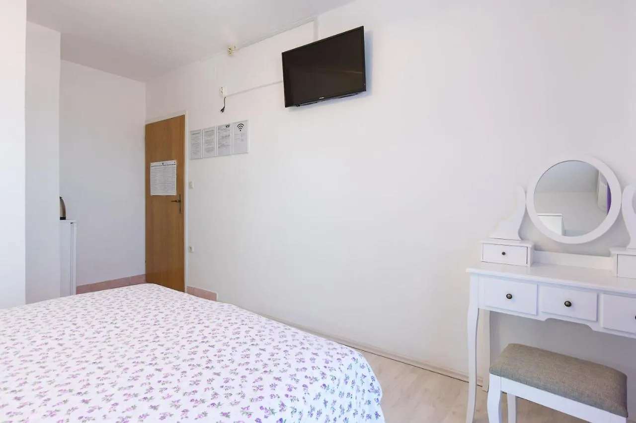 ** Casa de hóspedes Apartment & Rooms Ivica Krk Town Croácia