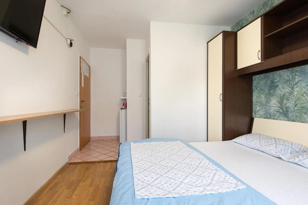 Casa de hóspedes Apartment & Rooms Ivica Krk Town
