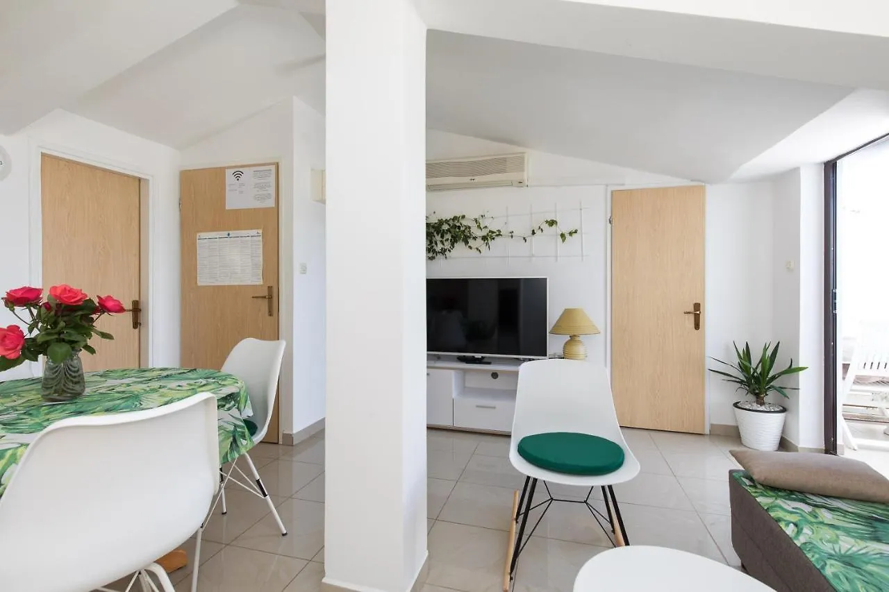 招待所 Apartment & Rooms Ivica 克尔克