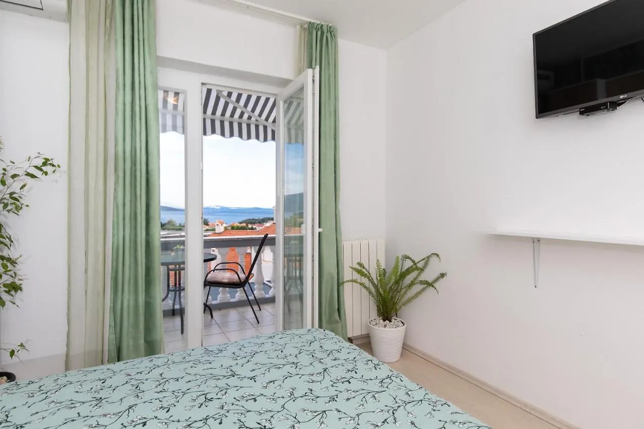 Apartment & Rooms Ivica 克尔克 2*,