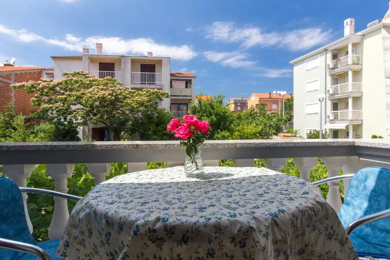 Apartment & Rooms Ivica Krk Town 2*,